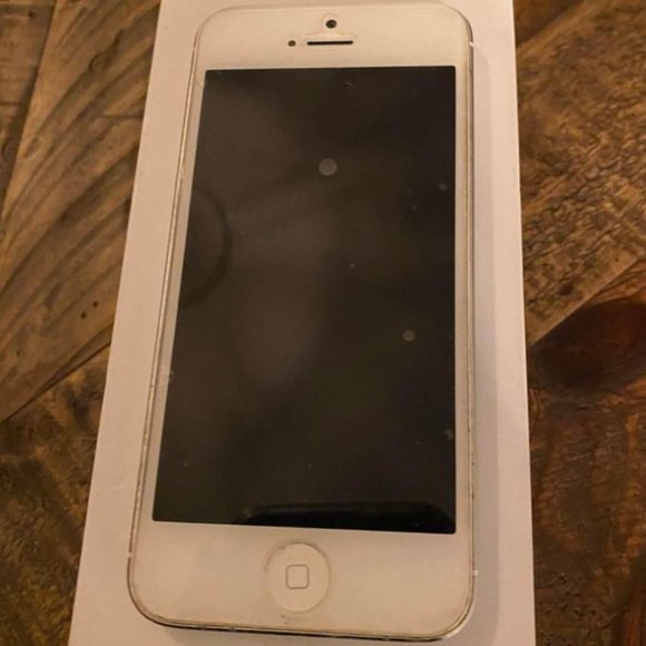 (2) iPhones: (1) Silver 5s, & (1) Rose Gold 9 - Picture 4 of 6